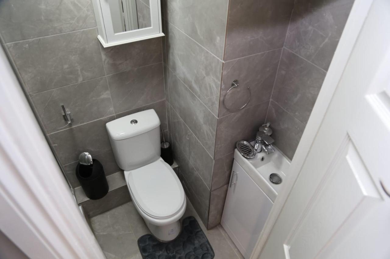 A A Guest Rooms Woolwich Лондон Екстер'єр фото